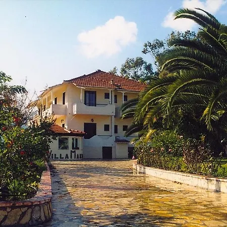 Makis Guest house *